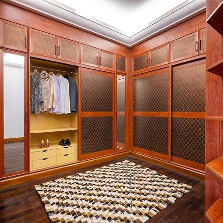 Dusit Hotel & Suites - Doha Exteriör bild A walk-in closet