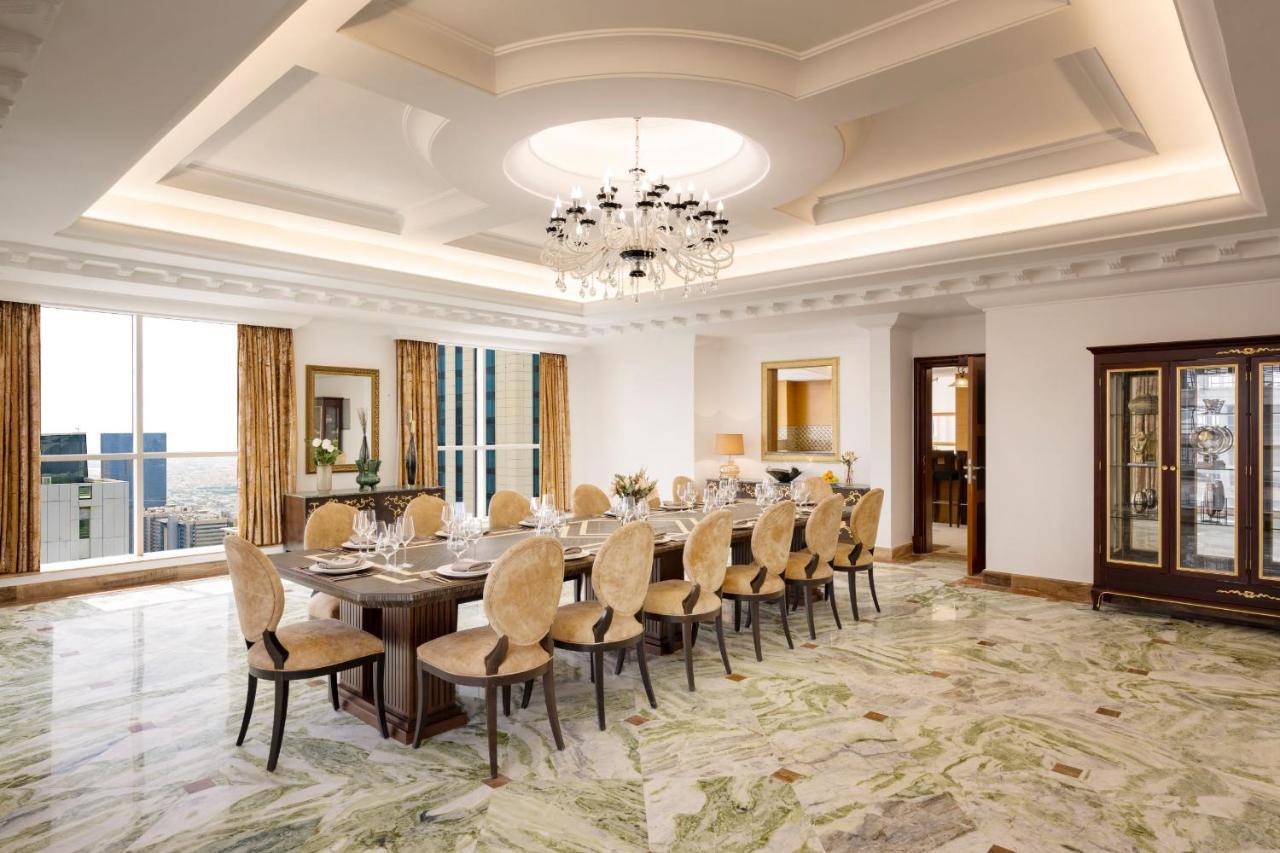 Dusit Hotel & Suites - Doha Exteriör bild The dining room