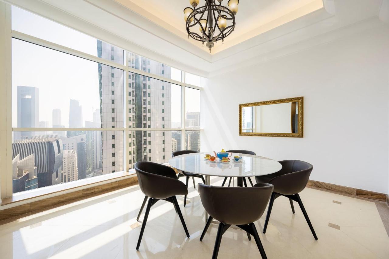 Dusit Hotel & Suites - Doha Exteriör bild A dining room